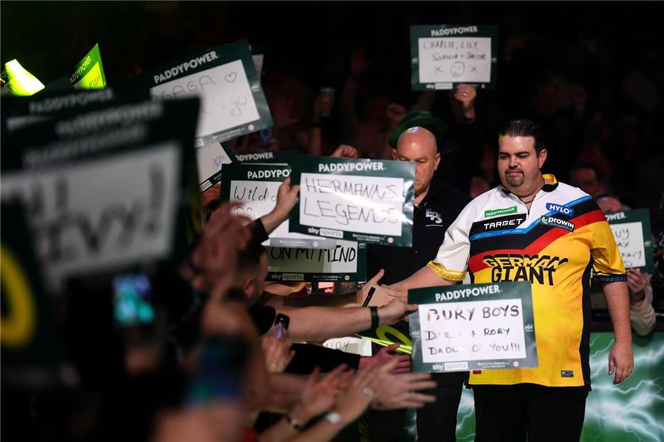 Der frühere WM-Halbfinalist beim Einlauf.John Walton/PA Wire/dpa