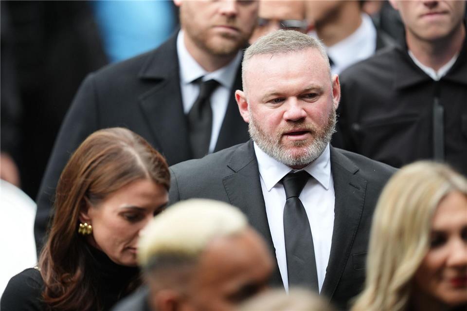 Prominente nehmen Abschied von Boxer Ricky Hatton Der frühere englische Fußball-Nationalspieler Wayne Rooney nahm Abschied von Ricky Hatton. Martin Rickett/PA Wire/dpa