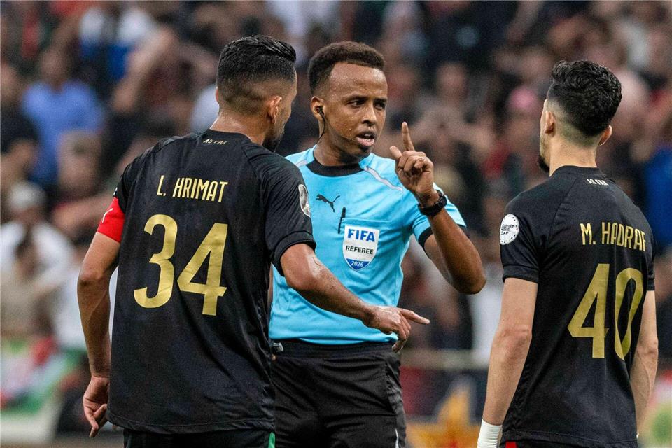Der für die Fußball-WM vorgesehene Schiedsrichter Omar Artan durfte nicht in die USA einreisen. (Archivbild)Mosa’ab Elshamy/AP/dpa