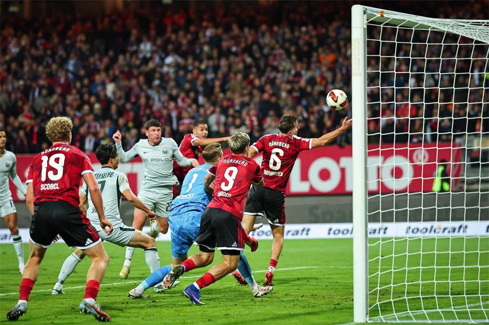 Der ganz, ganz späte Gegentreffer zum 4:4 durch Alessio Besio.Daniel Karmann/dpa