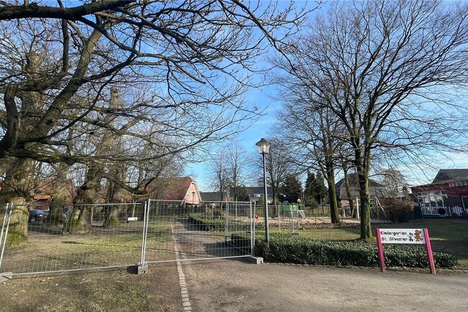 Der geplante Pavillon soll näher an den Spielplatz vor der Kita St. Silvester heranrücken.