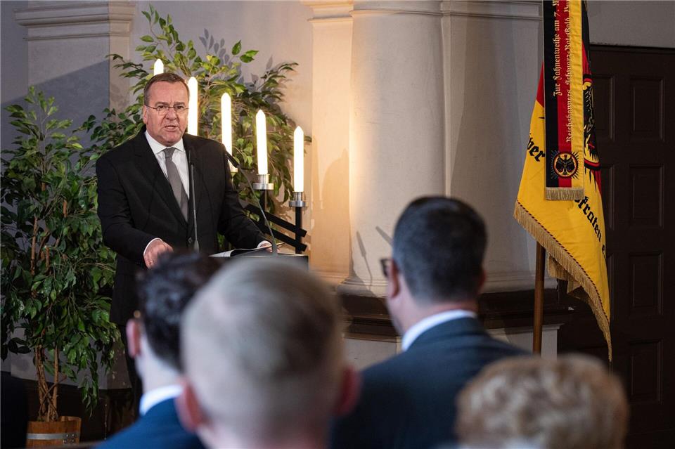 Der geschäftsführende Verteidigungsminister Boris Pistorius (SPD) sieht die demokratische Ordnung in Gefahr.  Hannes P. Albert/dpa