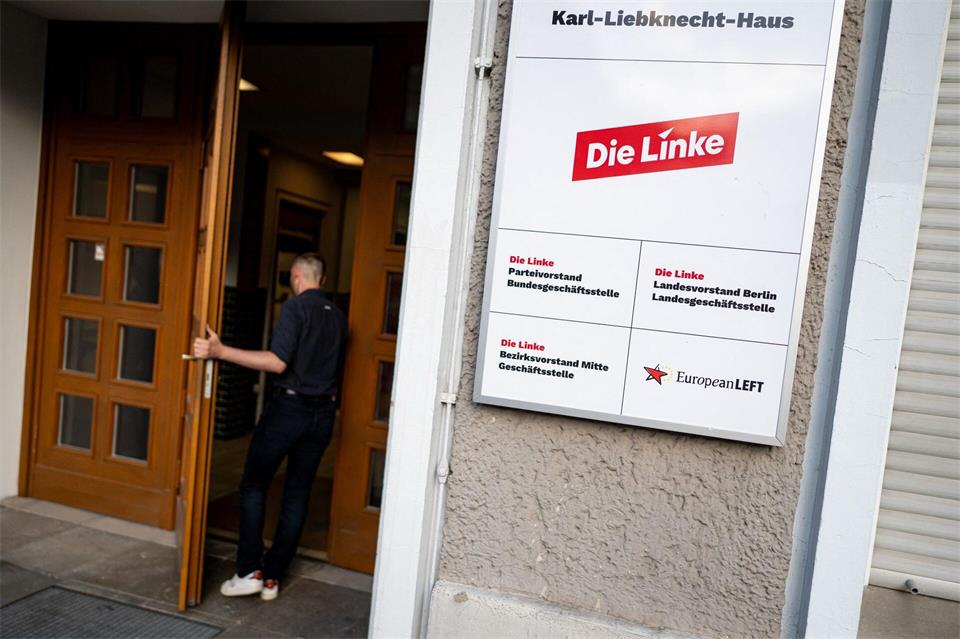 Der geschäftsführende Vorstand der Berliner Linken als engeres Führungsgremium hat bereits Sondierungen mit SPD und Grünen empfohlen. Fabian Sommer/dpa