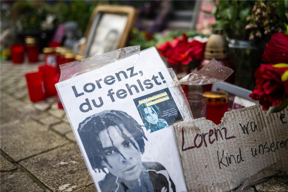 Der gewaltsame Tod des 21-jährigen Lorenz durch Polizeikugeln in der Oldenburger Innenstadt löst viel Trauer aus. (Archivbild)Sina Schuldt/dpa