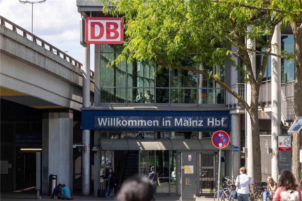 Der größte Bahnhof in Rheinland-Pfalz ist der Mainzer Hauptbahnhof. (Archivbild)Helmut Fricke/dpa