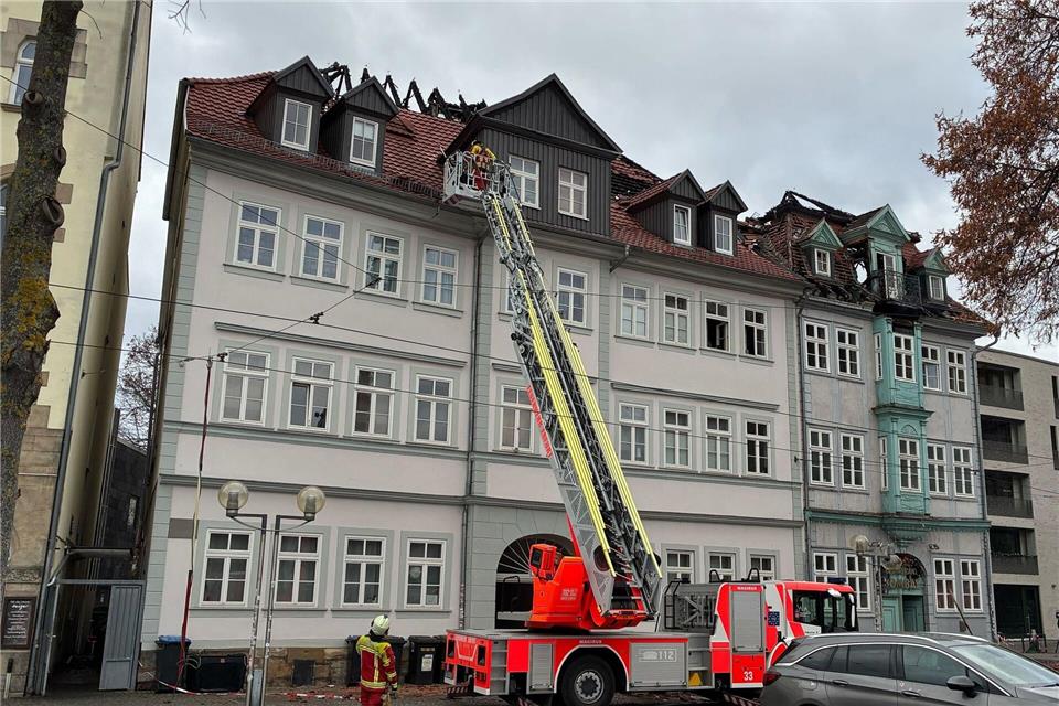 Der historische Gebäudekomplex wurde erheblich in Mitleidenschaft gezogen. Genaue Angaben zum Umfang des Sachschadens gibt es bislang nicht.Marie Frech/-/dpa