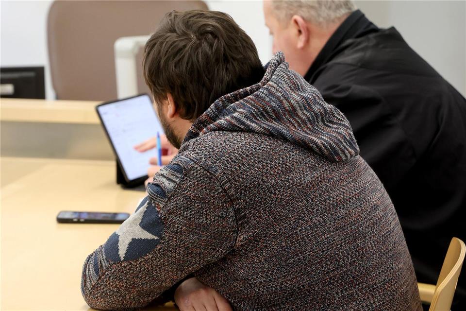 Der im Juni vom Amtsgericht verurteilte Bootsführer (li.) legte Berufung ein, zog sie schließlich aber zurück. (Archivbild)Bernd Wüstneck/dpa
