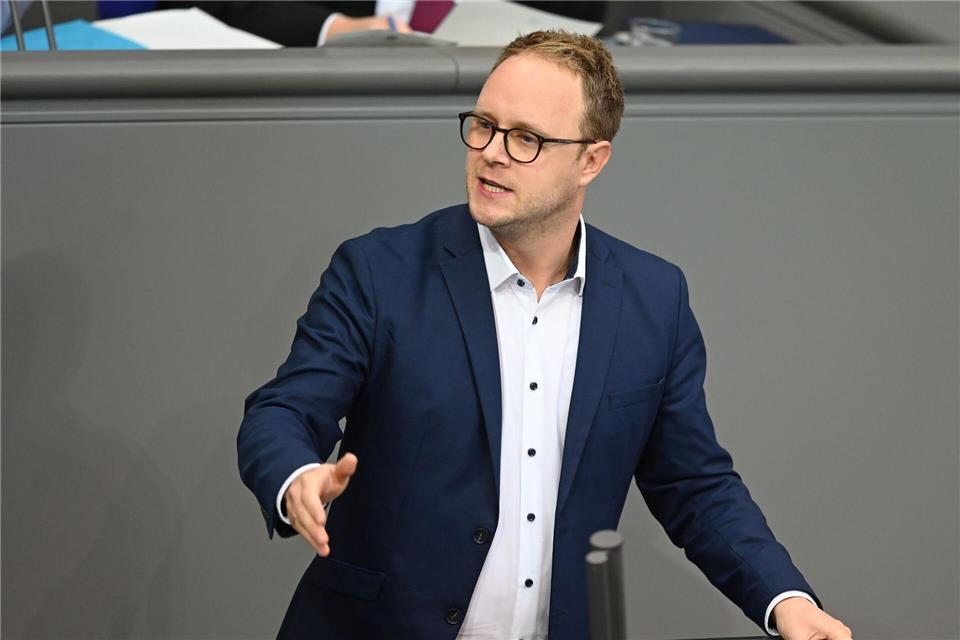 Der innenpolitische Sprecher der Grünen-Fraktion, Marcel Emmerich, hält nichts von den Binnengrenzkontrollen. (Archivfoto)Elisa Schu/dpa