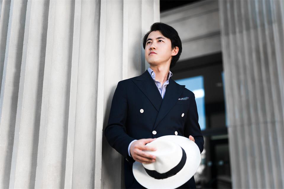Der international gefragte Pianist Haiou Zhang kommt am 14. November nach Borken.