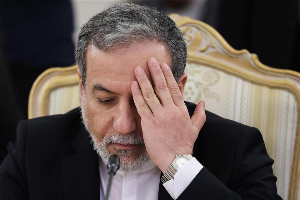 Der iranische Außenminister Abbas Araghtschi hält nicht viel von Kanzler Merz. (Archivbild)Ramil Sitdikov/Pool Reuters/dpa