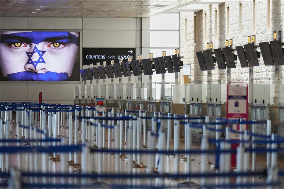 Der israelische Ben-Gurion-Flughafen bei Tel Aviv ist leer.Ariel Schalit/AP/dpa