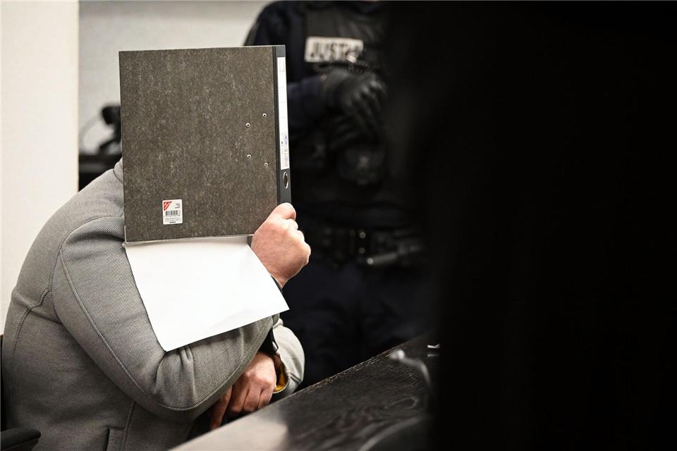 Der italienische Angeklagte streitet alle Beziehungen zur Mafia ab. (Archivbild)Katharina Kausche/dpa