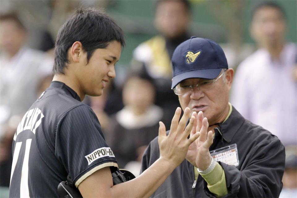 Der japanische Baseball-Star Isao Harimoto (r) ist im Alter von 86 Jahren gestorben.--/kyodo/dpa