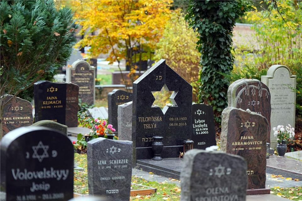 Der jüdische Friedhof in Potsdam wurde bereits 1743 gegründet. (Archivbild)   Soeren Stache/dpa