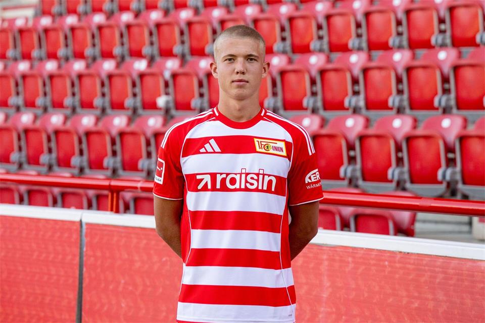Der junge Angreifer Dmytro Bogdanov spielt in der nächsten Saison bei Energie Cottbus (Archivbild). Matthias Koch/dpa