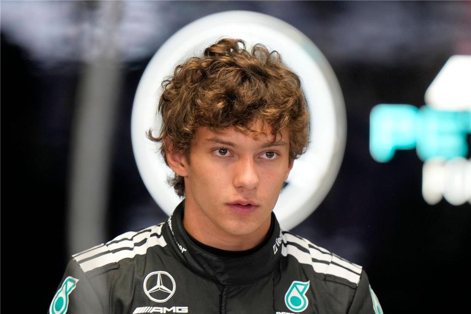 Russell und Antonelli auch 2026 bei Mercedes Der junge Italiener Kimi Antonelli erlebt eine Saison mit Rückschlägen, aber auch starken Ergebnissen. (Archivbild)Luca Bruno/AP/dpa