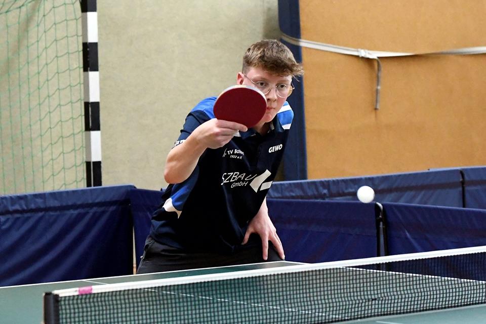 Der junge Jan-Hendrik Leidner gewann im Doppel und Einzel Punkte für den Bezirksoberligisten TV Borken beim TSSV Bottrop II.