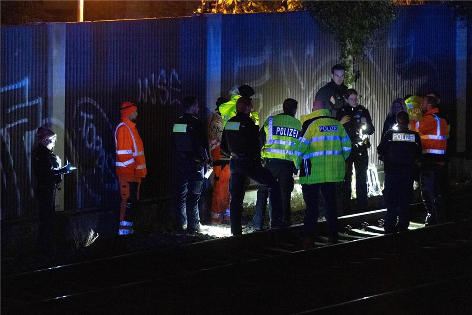 Der junge Mann wurde in eine Klinik gebracht. Jan Ohmen/dpa