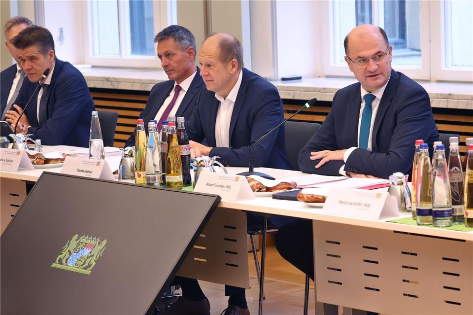 Bayerns Finanzausgleich klettert auf fast 13 Milliarden Euro Der kommunale Finanzausgleich 2026 soll die teils dramatischen Haushaltssorgen in den bayerischen Kommunen lindern. Karl-Josef Hildenbrand/dpa