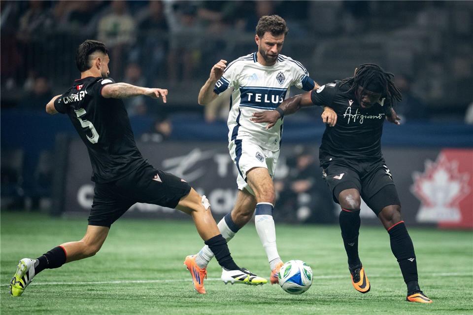 Der langjährige Bayern-Profi Thomas Müller (M) erzielte gegen den Vancouver FC selbst einen Treffer.Ethan Cairns/Canadian Press via ZUMA Press/dpa