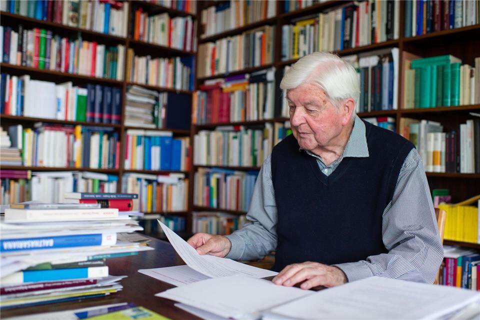 Der langjährige bayerische Kultusminister Hans Maier (CSU), hier kurz vor seinem 85. Geburtstag, ist im Alter von 94 Jahren gestorben. (Archivbild)picture alliance / dpa