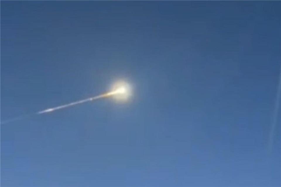 Der leuchtende Meteorit hat offensichtlich viele Menschen beunruhigt.Gianni Gattus/TNN/dpa