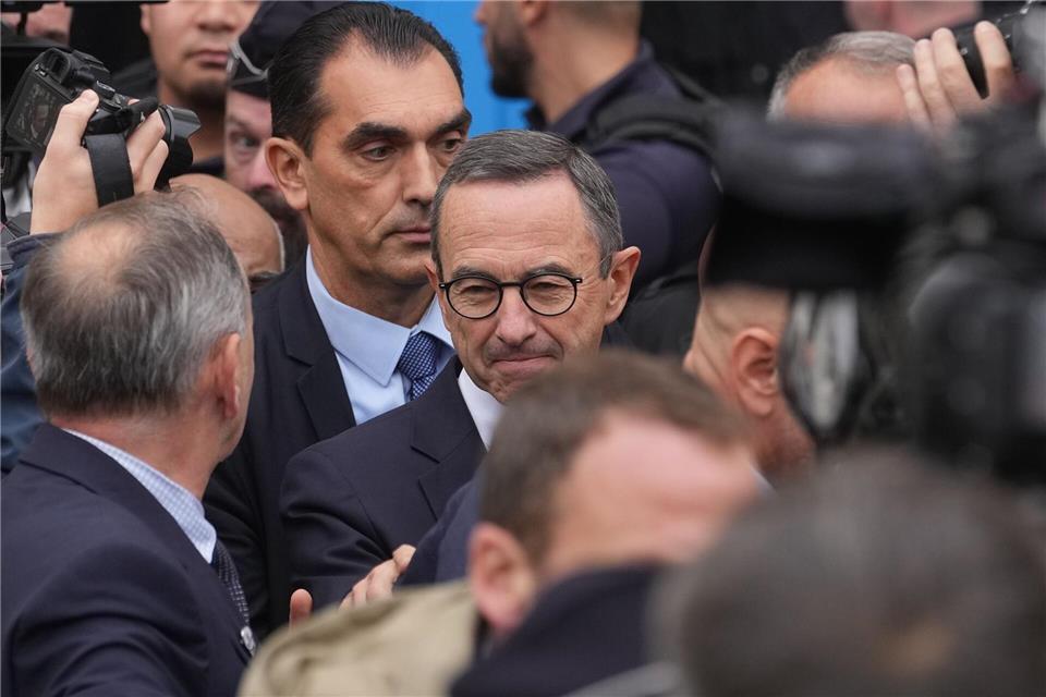 Der mit der Zusammensetzung der neuen Regierung unzufriedene Chef der Konservativen, Bruno Retailleau, hatte den Rücktritt von Frankreichs Premier provoziert (Archivbild).Thibault Camus/AP/dpa