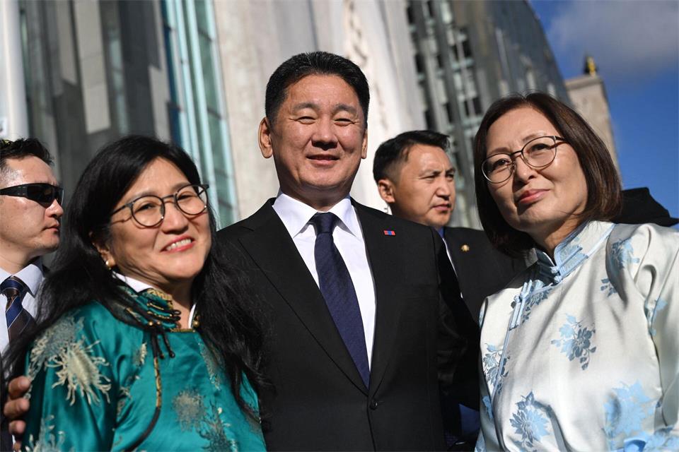 Der mongolische Präsident Khurelsukh Ukhnaa,  macht bei seinem Besuch in Deutschland auch in Leipzig und Dresden Station. (zu dpa: „Mongolischer Präsident bekräftigt Verbindung zu Deutschland“)Hendrik Schmidt/dpa