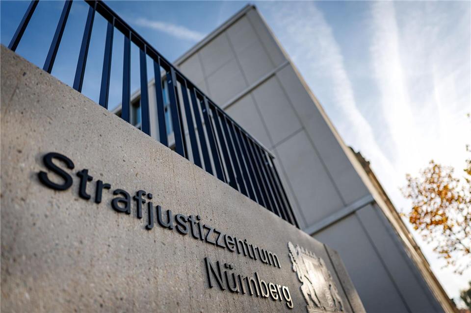 Der mutmaßliche Betrug war bei einer Prüfung der Kassenärztlichen Vereinigung Bayerns (KVB) aufgefallen, diese stellte daraufhin Anzeige. (Archivbild)Daniel Karmann/dpa