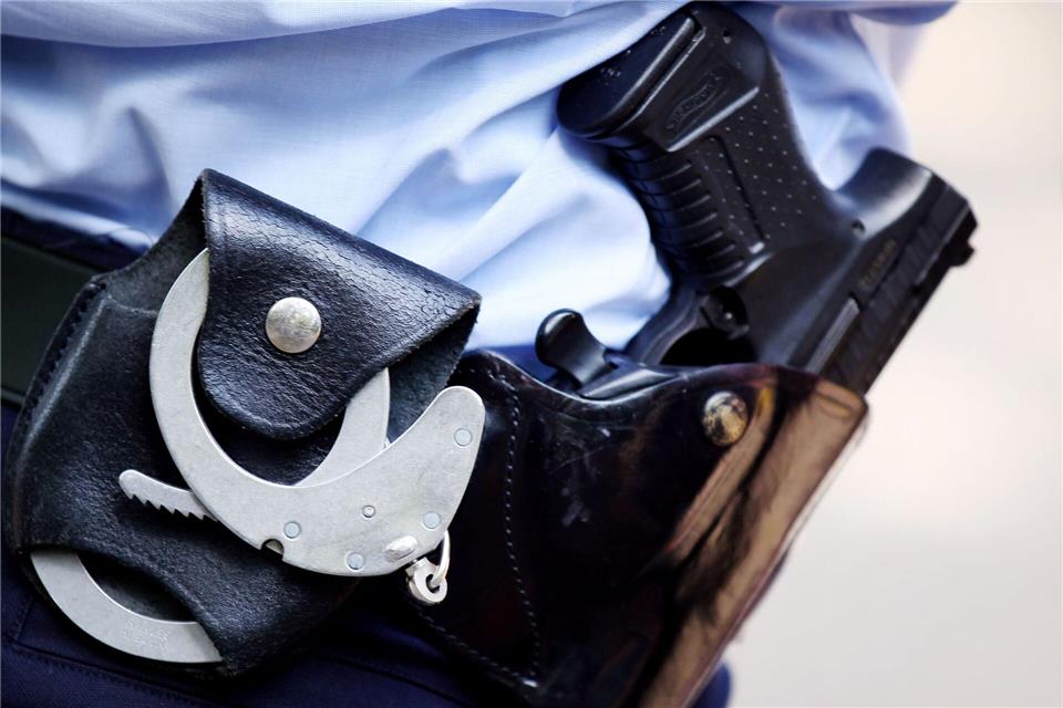 Der mutmaßliche Erpresser forderte den Ermittlungen zufolge einen fünfstelligen Geldbetrag. (Symbolbild)Oliver Berg/dpa