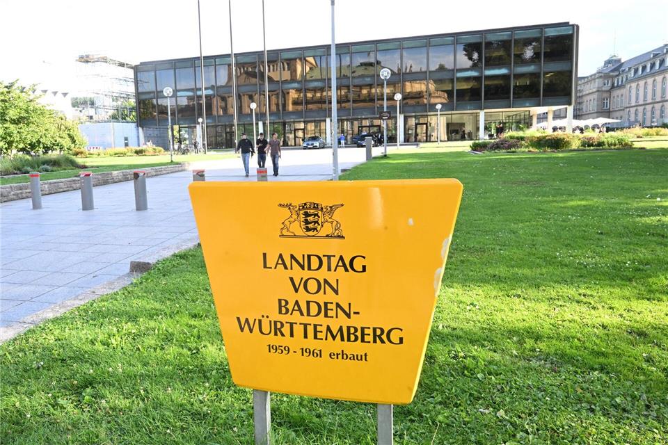 Der mutmaßliche Korruptionsfall beschäftigt nun das Parlament. (Symbolbild)Bernd Weißbrod/dpa