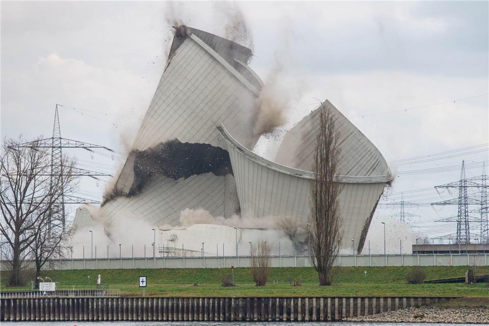 Der nächste Kühlturm soll fallen. (Archivbild)Frank Rumpenhorst/dpa