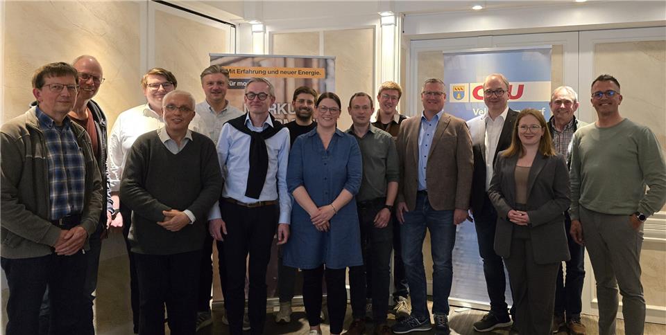 Der neu gewählte CDU-Vorstand, dessen Wahl durchgeführt wurde von Bettina Stenkamp (stellvertretende CDU-Kreisgeschäftsführerin; 3.v.r.), mit CDU-Bürgermeisterkandidat Markus Wellermann (6.v.l.).