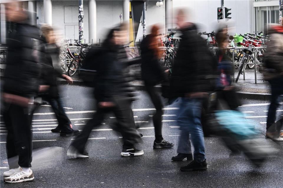 Der neue Berlin-Monitor enthält viele Daten zu den politischen und gesellschaftlichen Einstellungen der Menschen in Berlin.Britta Pedersen/dpa