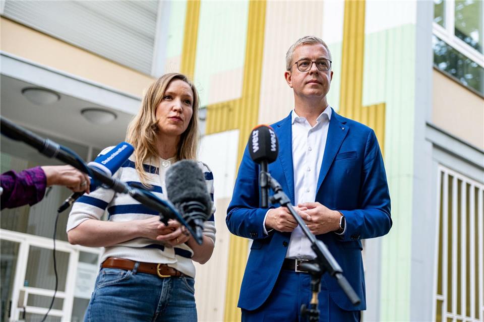 Der neue Berliner CDU-Spitzenkandidat Stefan Evers gibt neben der Berliner CDU-Generalsekretärin Ottilie Klein ein Statement. Fabian Sommer/dpa