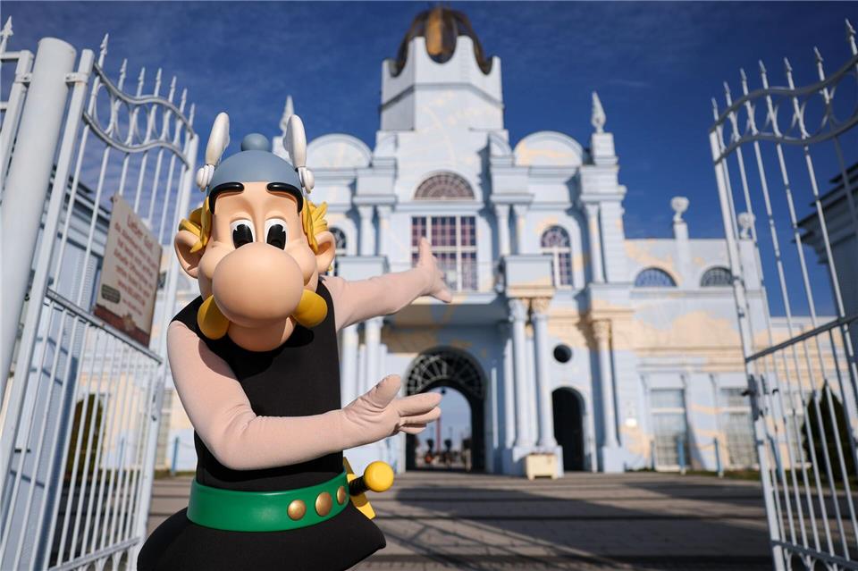 Der neue Betreiber Compagnie des Alpes präsentiert Pläne für den ersten Asterix-Park außerhalb FrankreichsJan Woitas/dpa