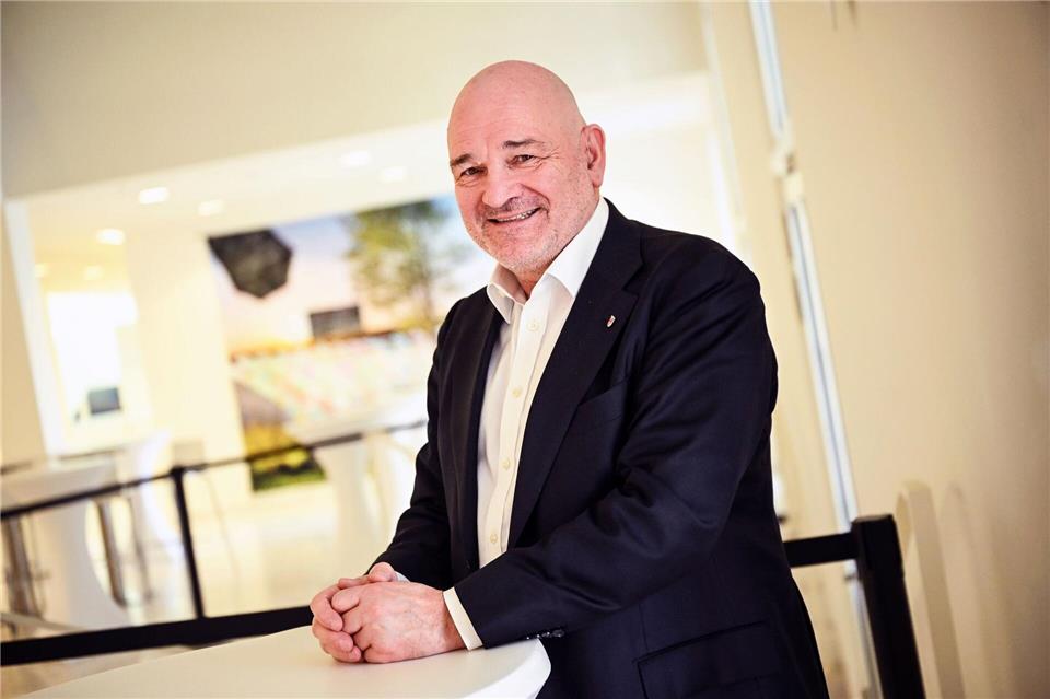 Der neue Brandenburger Verkehrsminister Robert Crumbach (SPD) kritisiert das späte Ende der Sanierung der Bahnstrecke Berlin-Hamburg (Archivbild).Britta Pedersen/dpa