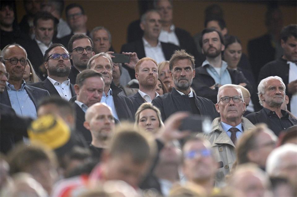 Der neue Bundestrainer Jürgen Klopp sah in Dortmund ein Spiel mit hohem Tempo. Bernd Thissen/dpa