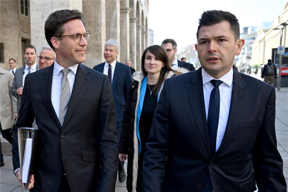Der neue CDU-Fraktionschef Tobias Vogt (rechts) gilt als enger Vertrauter des Parteivorsitzenden Manuel Hagel (links). (Archivbild)Marijan Murat/dpa
