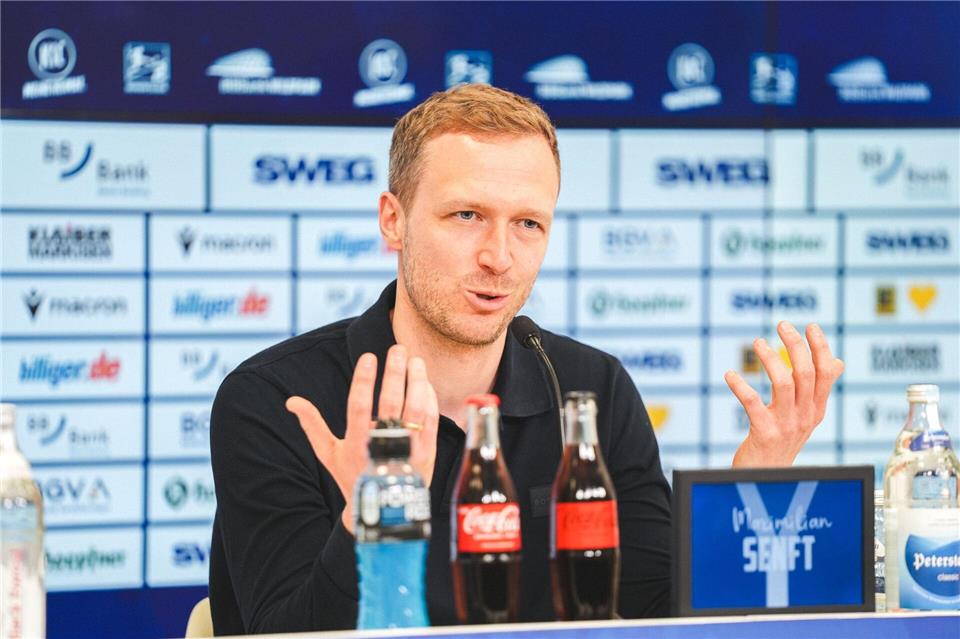 Der neue Chefcoach des KSC, Maximilian Senft, bei seiner Vorstellung. -/Karlsruher SC/dpa