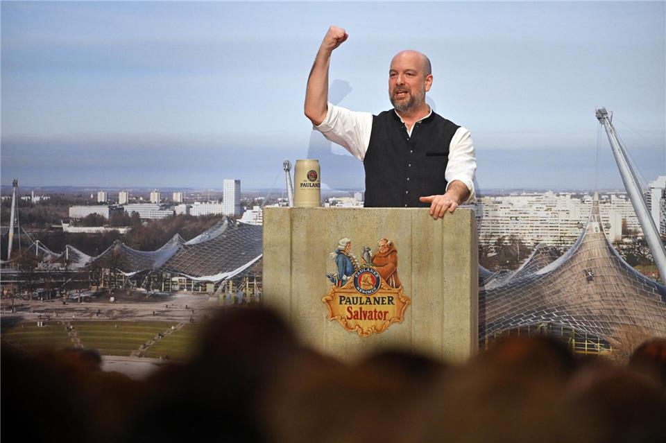 Der neue Fastenprediger Stephan Zinner liest der Polit-Prominenz die Leviten.Peter Kneffel/dpa