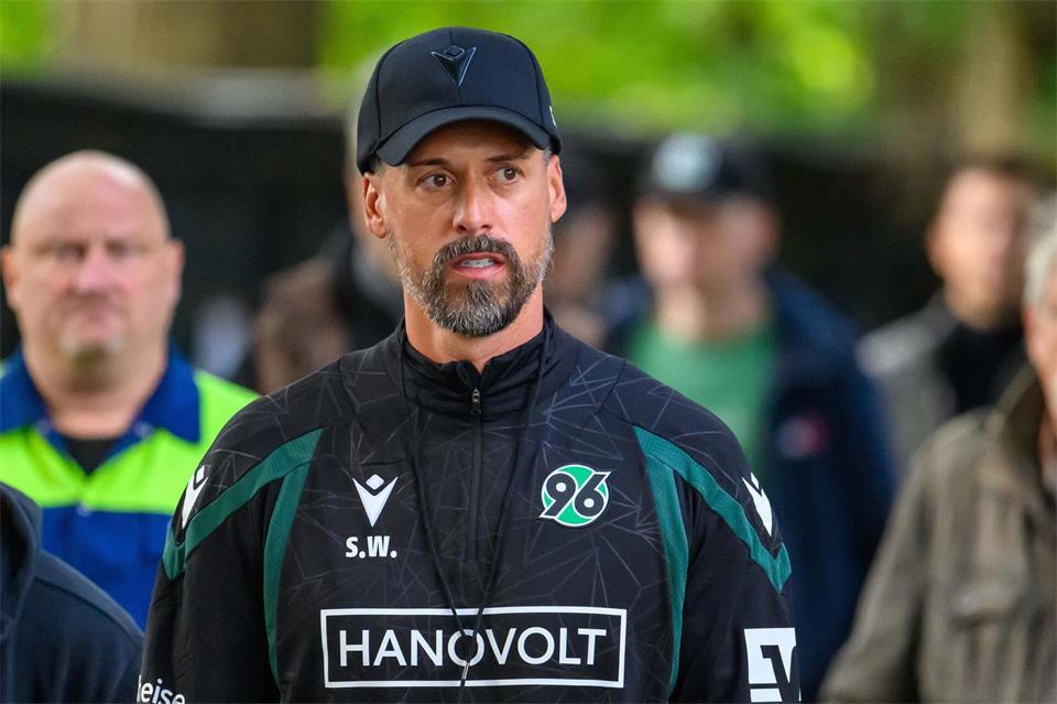Der neue Hannover-Trainer Sandro Wagner.Swen Pförtner/dpa