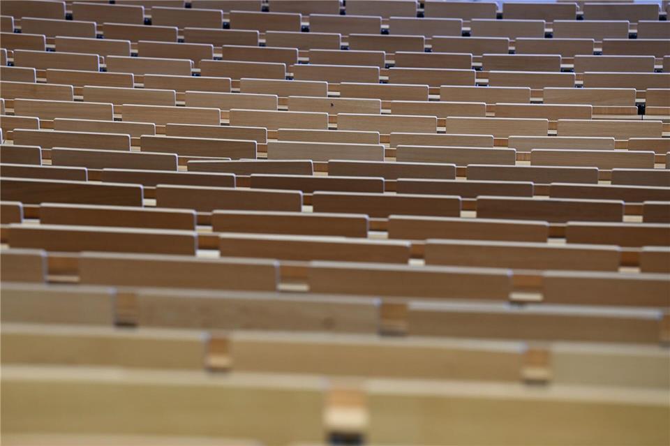 Der neue Hochschulpakt zwingt die Unis in Hessen zum Sparen.Arne Dedert/dpa