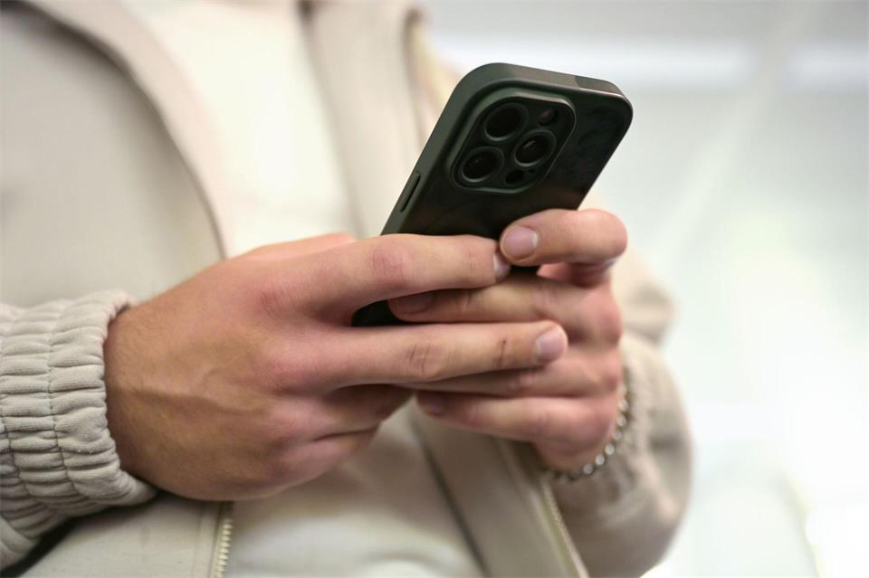 Der neue Internet-Auftritt der Landesregierung kostete knapp 850.000 Euro. (Symbolbild)Malin Wunderlich/dpa