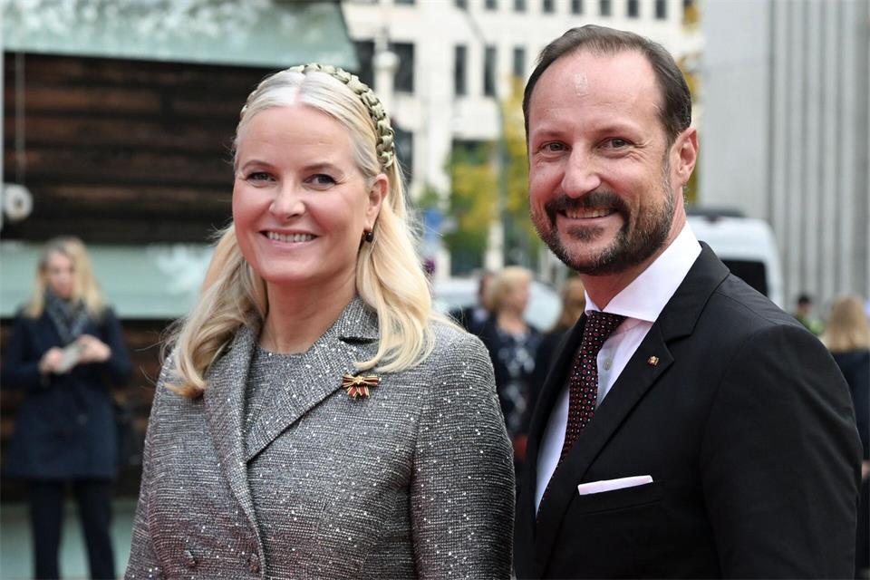 Der neue König Haakon mit seiner Frau Mette-Marit. (Archivbild)Jens Kalaene/dpa