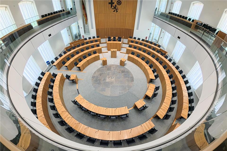 Der neue Landtag konstituiert sich am Montag und wählt den Ministerpräsidenten. (Archivbild)Boris Roessler/dpa
