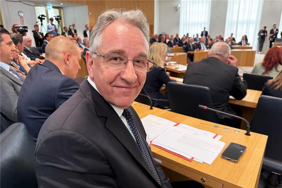Der neue Landtagspräsident Matthais Lammert (CDU) kurz vor seiner Wahl im Plenarsaal. Boris Roessler/dpa