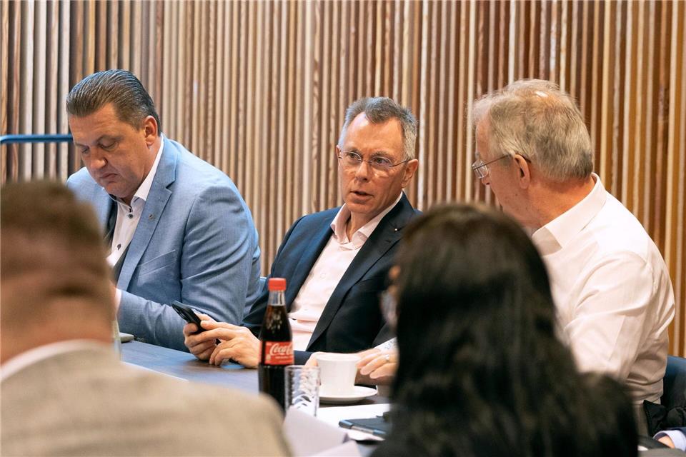 Der neue Mann an der AfD-Fraktionsspitze: Michael Büge (hinten 2.v.l.). Helmut Fricke/dpa