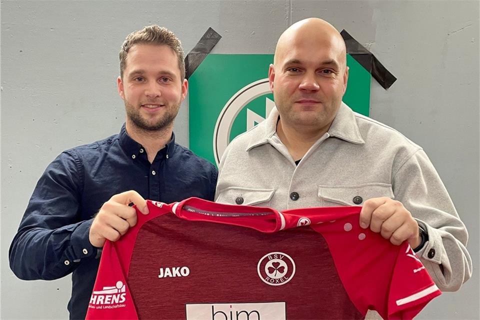 Der neue Mann beim BSV Roxel: Marco Weitz (r.) übernimmt als Trainer, den Sportlichen Leiter Aljoscha Groß (links) freut es.