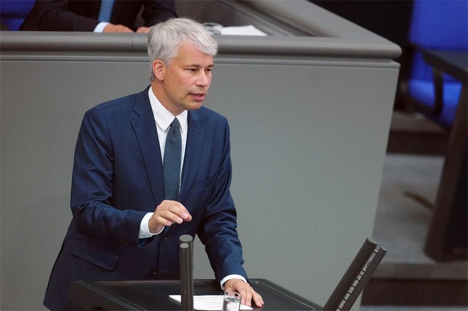 Der neue Minister Bilger äußert sich auch zur Bahn.Kay Nietfeld/dpa